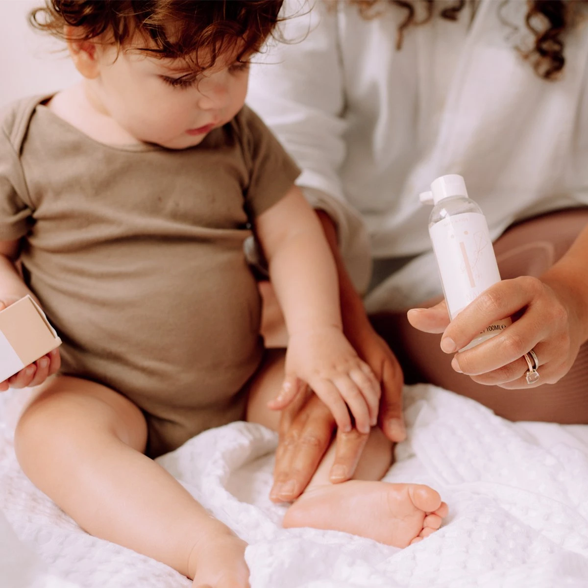 Naïf Verzachtende Babyolie - Baby En Kind - 100ml - Met Natuurlijke Ingrediënten - Afbeelding 4