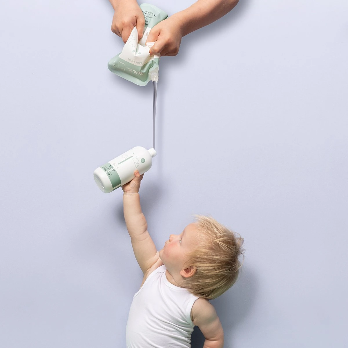 Naïf Reinigende Wasgel - Pompfles En Navulverpakking - Baby's En Kids - Verpakking 2x 500ml - Afbeelding 2